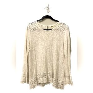 💕 Women’s Style & Co. long sleeve cream round neck embroidered top